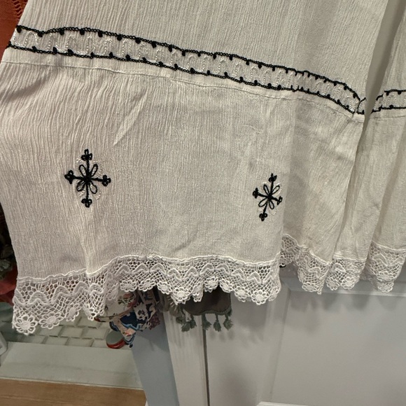 Chic White Embroidered Wide Leg Pants - Picture 5 of 10